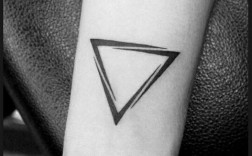 三角形的纹身应该怎么盖？（三角形的纹身含义）